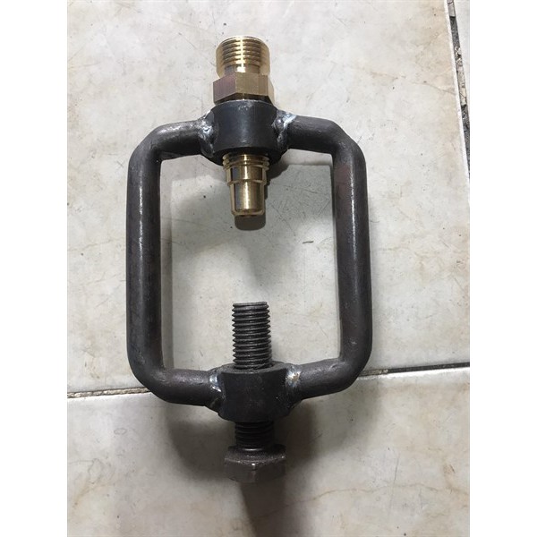 Gông + ốc lắp bình oxy, acetylen, Gông ốc lắp vào đồng hồ acetylen dùng khi hàn đất đèn dùng khí C2H2 hoặc cho bình Oxy