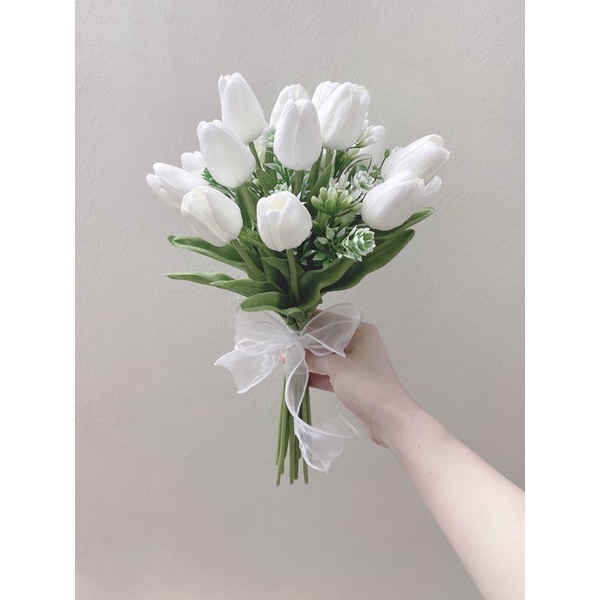 Hoa cầm tay cô dâu