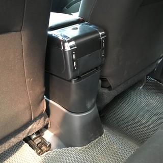 Bệ tỳ tay Suzuki Celerio