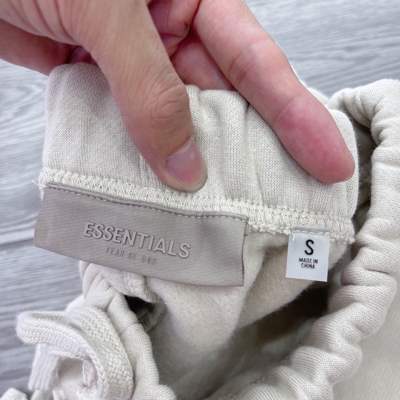 Set Quần Áo FOG Fear Of God ESSENTIALS SS22 1977 Wheat, Combo bộ quần áo FOG ESSENTIALS nam