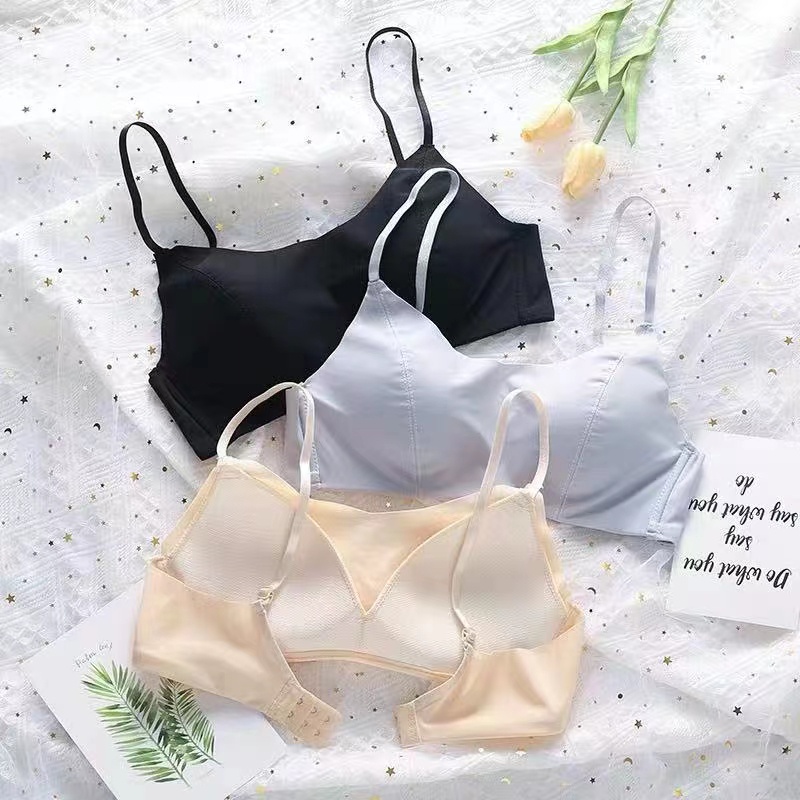 Áo Ngực Hình Tam Giác Ba Chiều Bằng Vải Lụa Lạnh Không Đường May Thân Thiện Với Da Thoáng Khí Chống Lộ Hàng 32 / 70AB