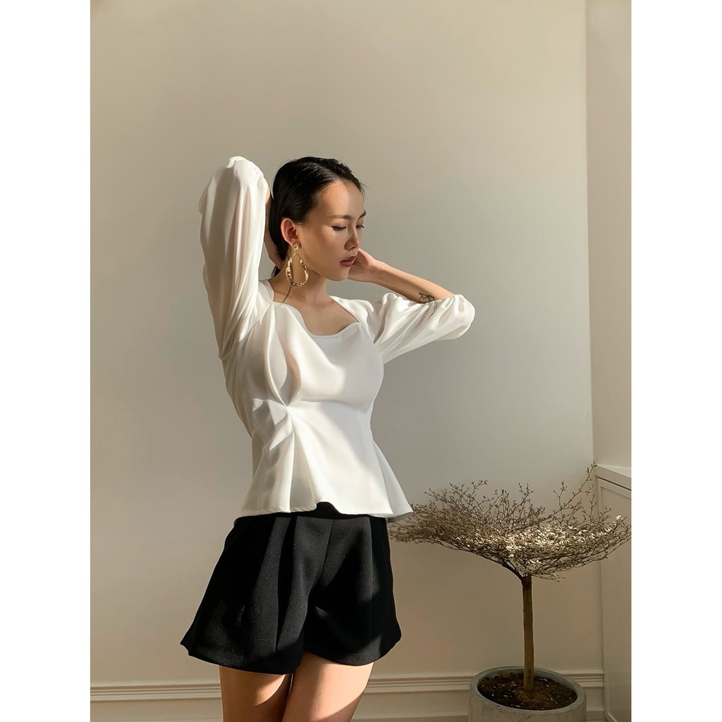 Quần Short Đen Xích Vàng EDINI - S136