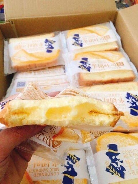 Thùng 2kg bánh sanwich kẹp sữa chua Horsh đài loan