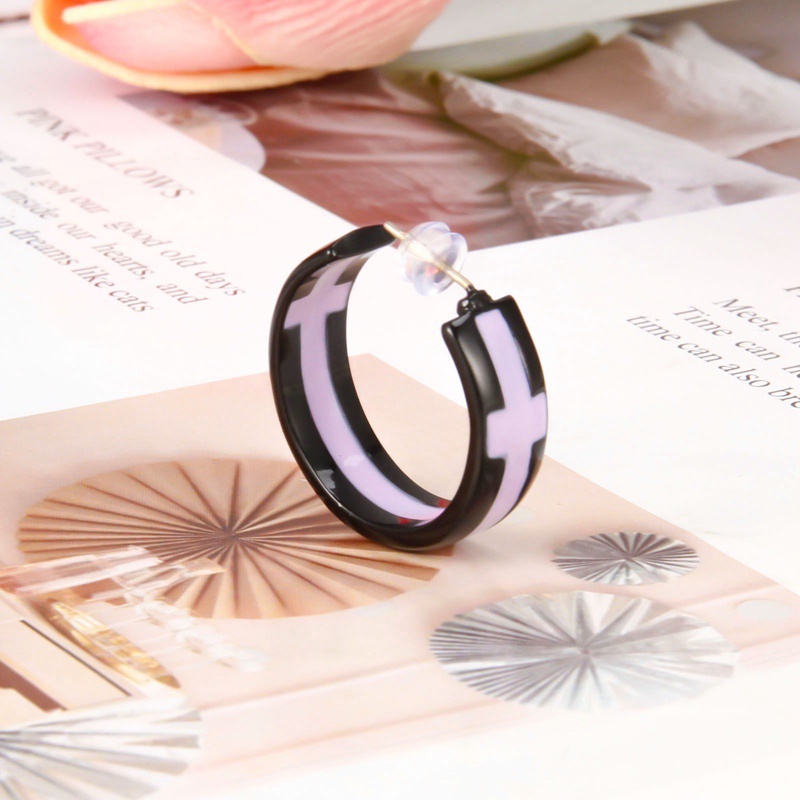 Khuyên tai hóa trang nhân vật Takashi Mitsuya trong anime Tokyo Revengers cho bữa tiệc