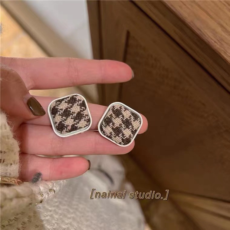 Bông tai họa tiết caro phong cách retro thời trang cho nữ