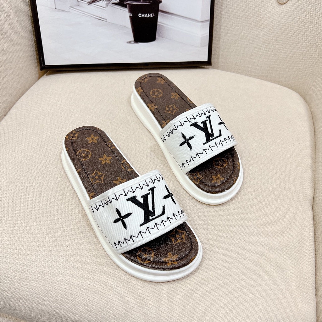 Dép nữ bản ngang lv thêu đế đúc bánh mình 2p chất Canvas bền đi cực êm - Chị Chảnh Store