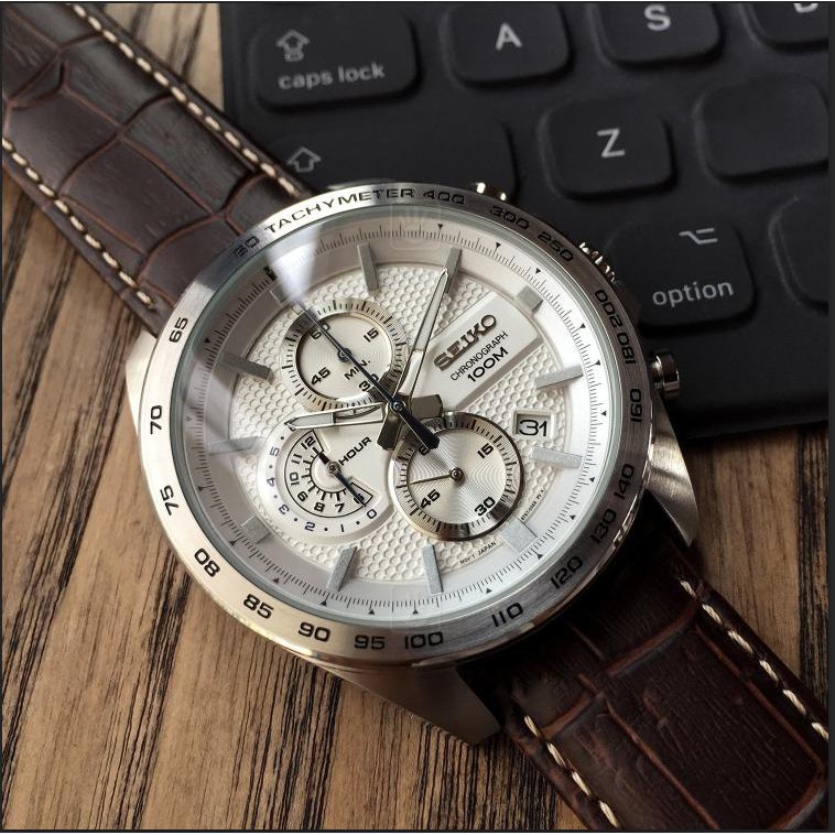 Đồng hồ nam Chronograph Seiko SSB263P1 dây da, mặt kính Hardlex Crystal kiểu dáng th