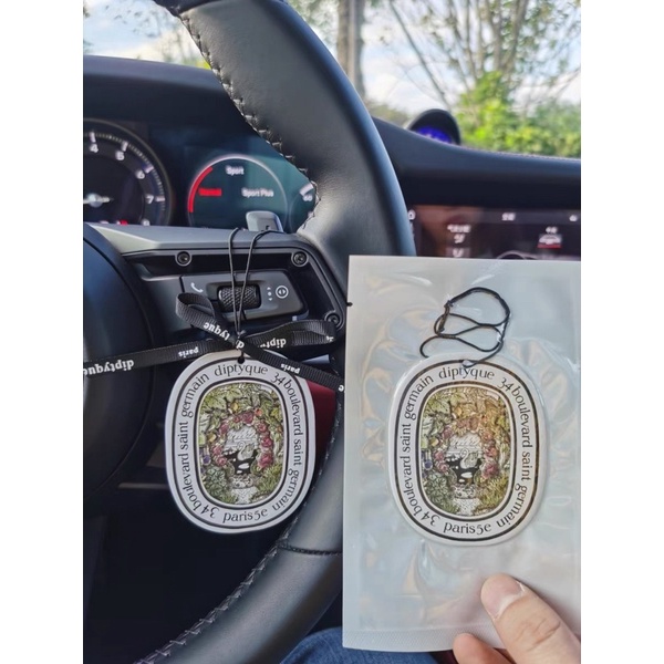 Lá thơm treo xe khử mùi xe hơi