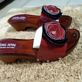 Guốc hồng anh