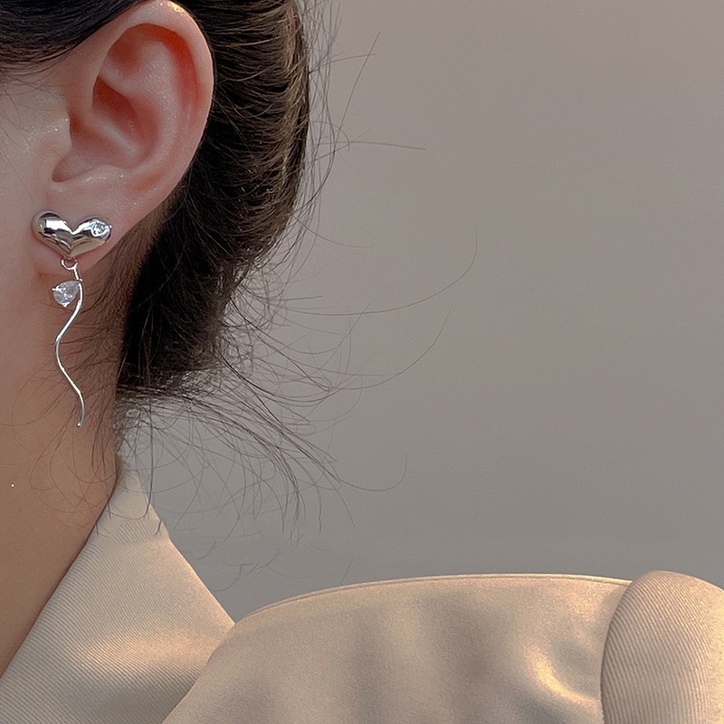 Khuyên Tai Hình Trái Tim Đính Đá Phong Cách Ngọt Ngào Thanh Lịch Cho Nữ