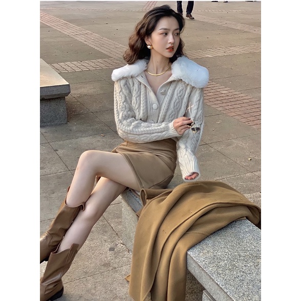 Set Áo Khoác Len Cổ Lông Winter Sweater + Chân Váy Da Lót Lông Cừu Chất Dày Dặn Siêu Ấm Áp Cho Nữ