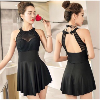 Bikini 1 mảnh váy kín đáo