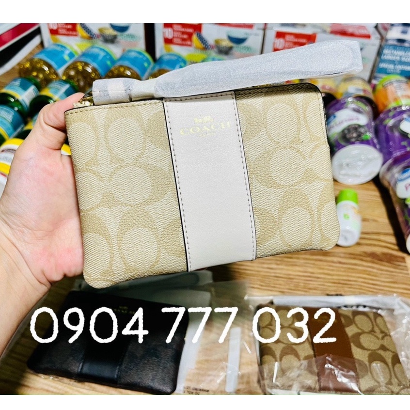 Ví cằm tay thương hiệu Coach màu đen