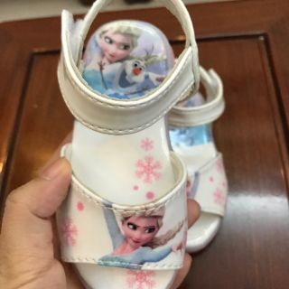 Giày sandal bé gái (lẻ size 22,23)