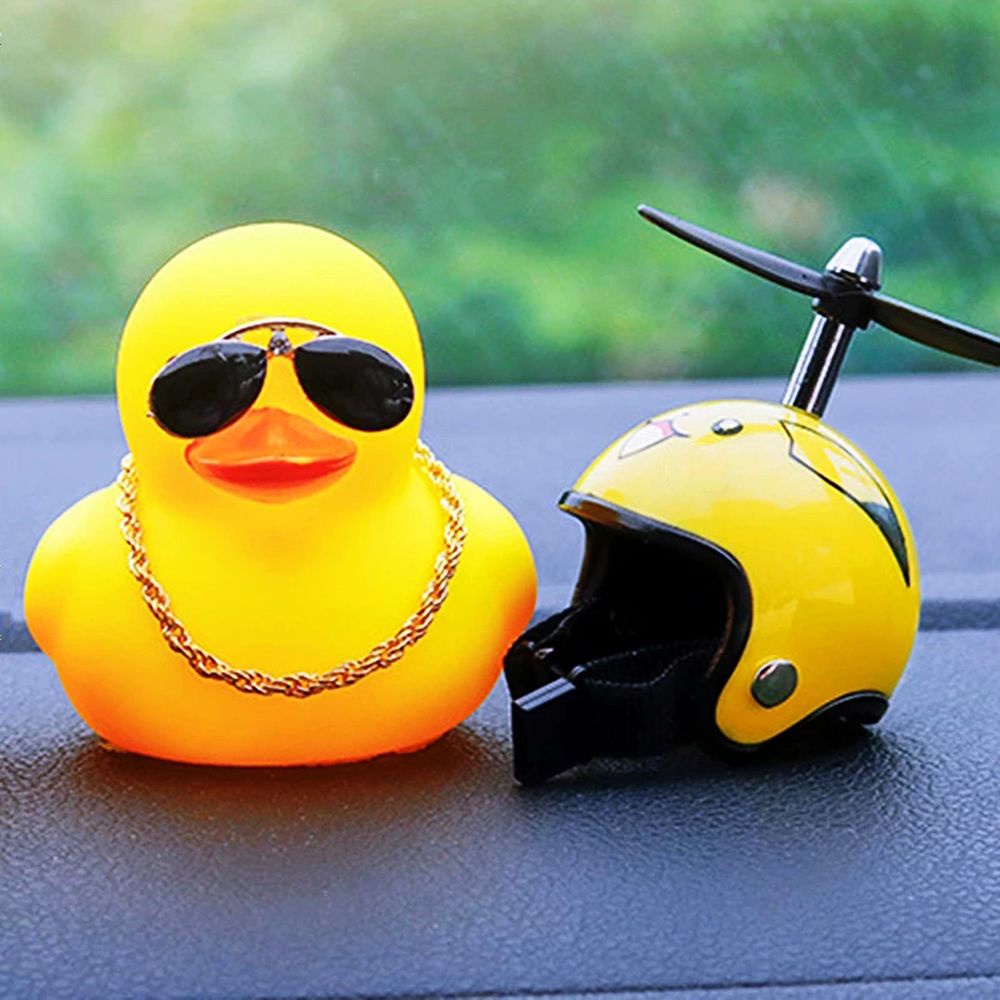Đồ trang trí hình vịt đội nón bảo hiểm trang trí xe hơi AARON1