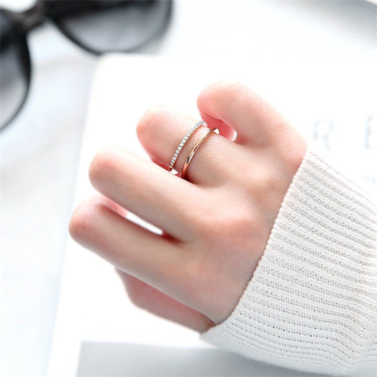 nhẫn titan nữ cao cấp xẻ rãnh kết hợp đính đá siêu đẹp, cực sang - tặng hộp đựng xinh xắn