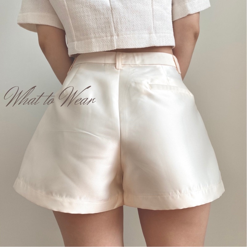 Quần short xoè nhấn li by Whattowear