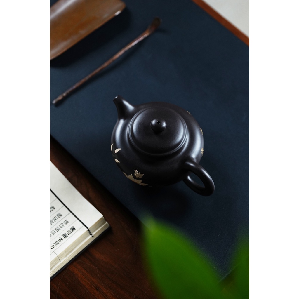 Ấm Tử Sa Nghi Hưng Chuyết Chỉ Mộc Lan 240 ml (Hắc Nê)