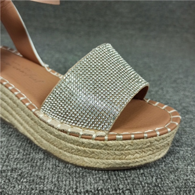 Sandal đế cói quai nhũ Newlook