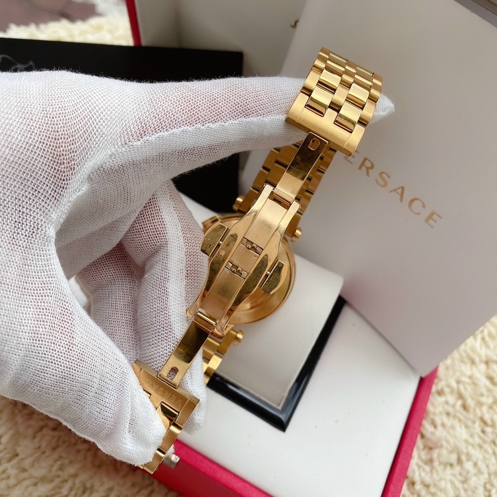 Đồng hồ Nam Versace V-Race 43mm, Nữ Versace Daphnis 34mm, dây Gold, máy Swissquartz
