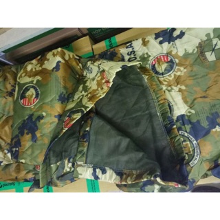Võng dù Army có dù kiểu quân đội.