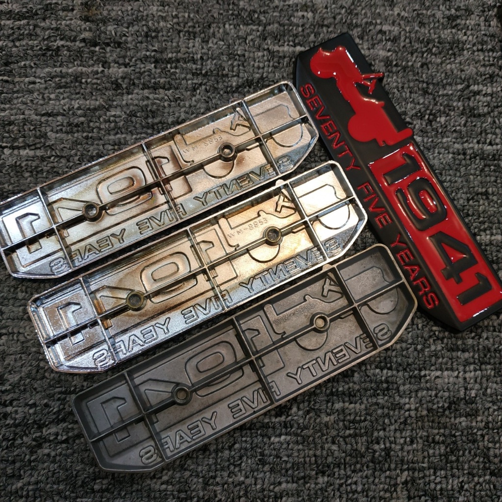 Logo dán xe Jeep 1941 seventy five years dài 13.8x4cm