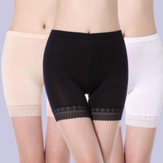 Quần mặc váy cotton chân ren