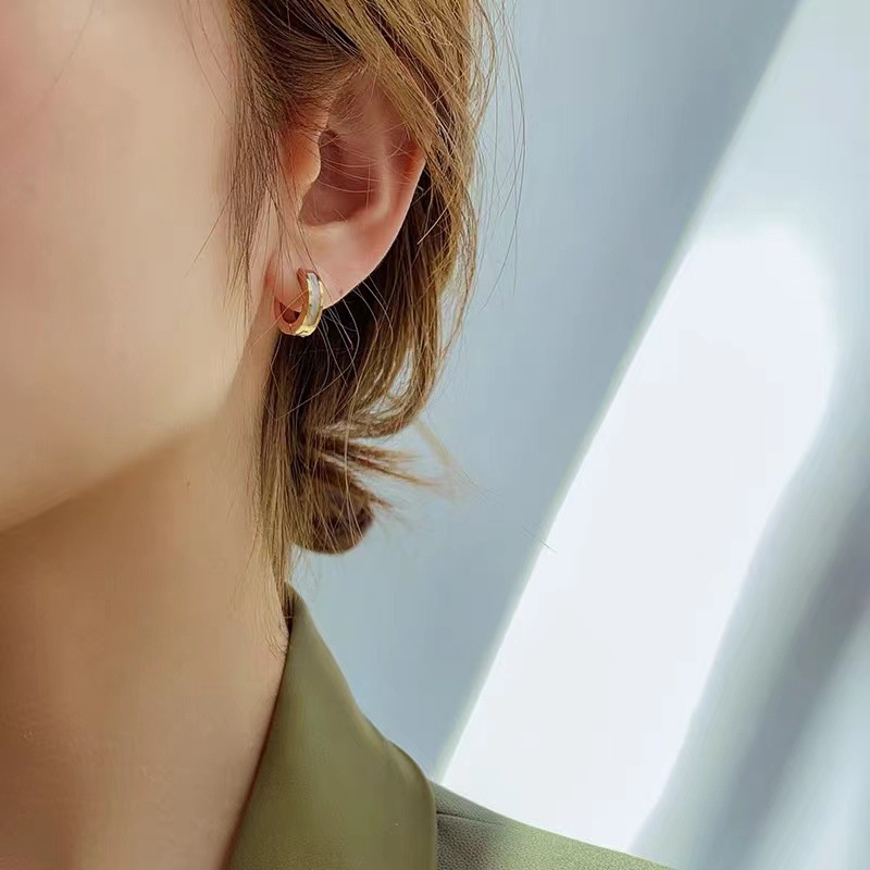 [FreeShip] Bông tai nữ titan tròn xà cừ E1-204 gucci - CAM KẾT KHÔNG BAY MÀU