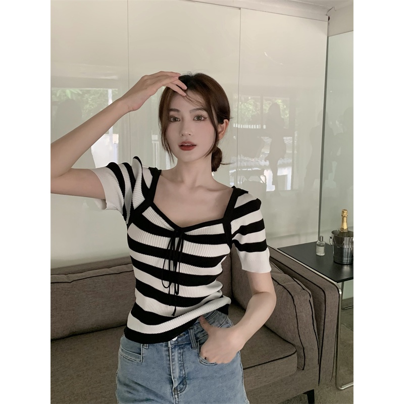 Áo Dệt Kim Kẻ Sọc Trễ Vai Thắt Dây Thời Trang Hàn Quốc