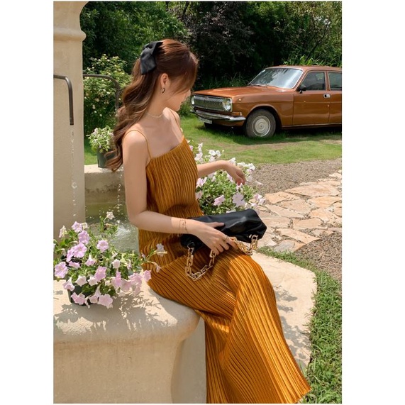 Đầm babydoll hai dây xếp li ánh nhũ màu vàng gold HDC81 Hỉn Hỉn Store