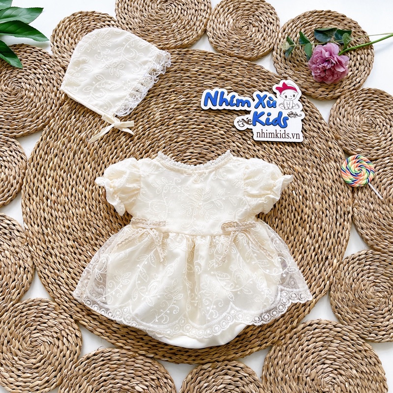 Body Váy Ren Kem Đính Ngọc 𝐍𝐇𝐈́𝐌 𝐗𝐔̀ 𝐊𝐈𝐃𝐒 Cho Bé Gái Sơ Sinh, Đầy Tháng, Thôi Nôi, Sinh Nhật Kèm Nón B038