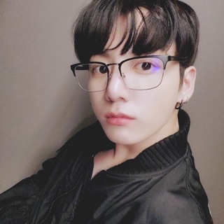 Kính giống Jungkook của BTS