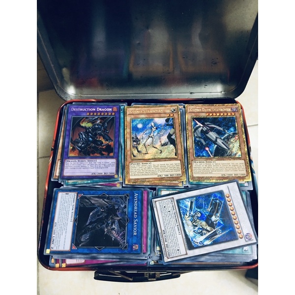 Random 1 thẻ bài Yugioh foil óng ánh.