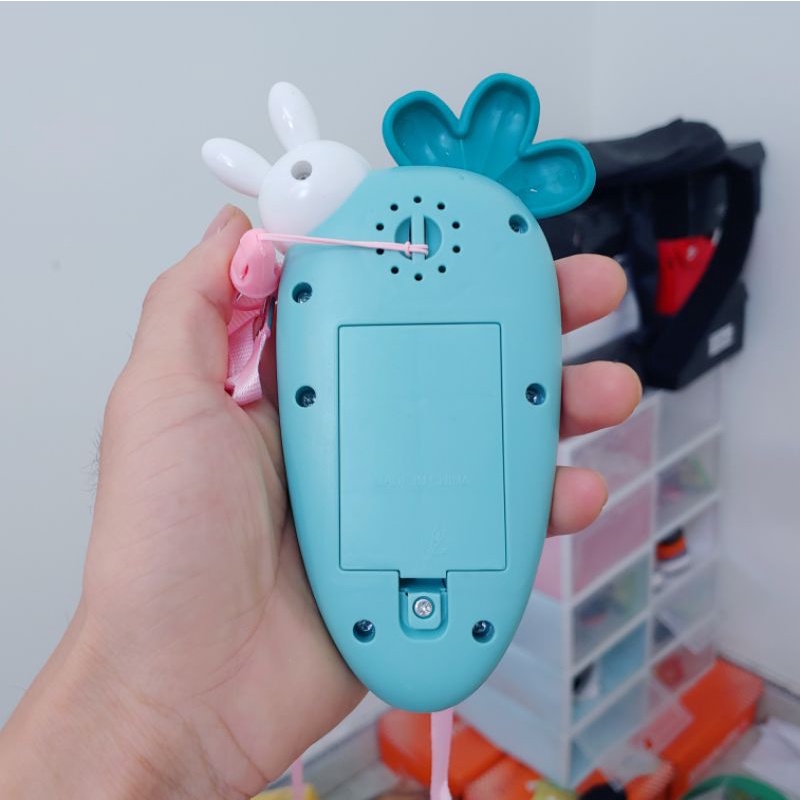 Đồ chơi điện thoại cà rốt cho bé . Tặng kèm pin có nhạc và đèn