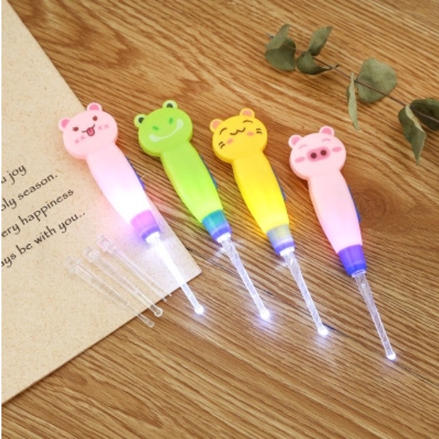 DỤNG CỤ RÁY TAI BẰNG NHỰA CÓ ĐÈN DỄ THƯƠNG BIBI 83