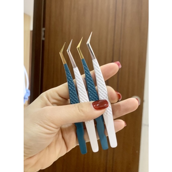 Nhíp hoa hồng đen trắng