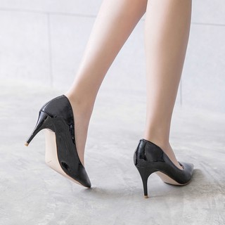 Giày cao gót, gót nhọn da lì chất da thật.