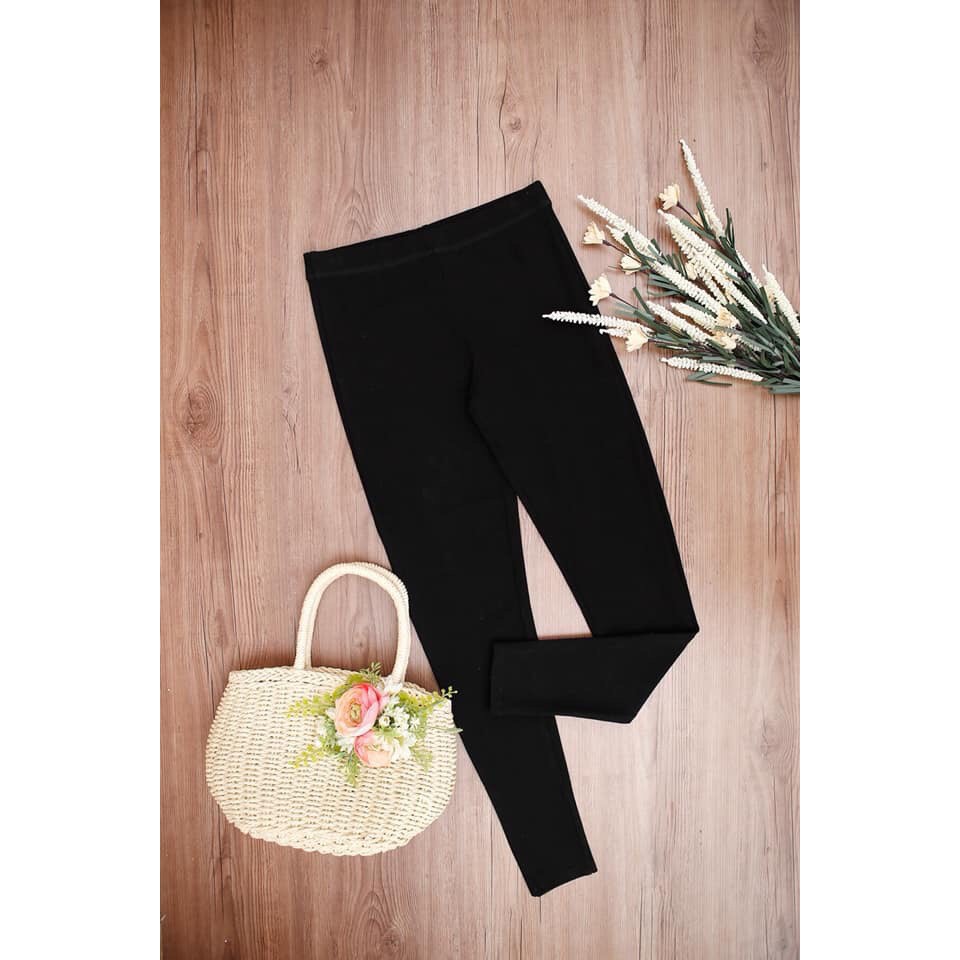 Leggin Uni trơn cho chị em mặc thoãi mái, dễ phối đồ