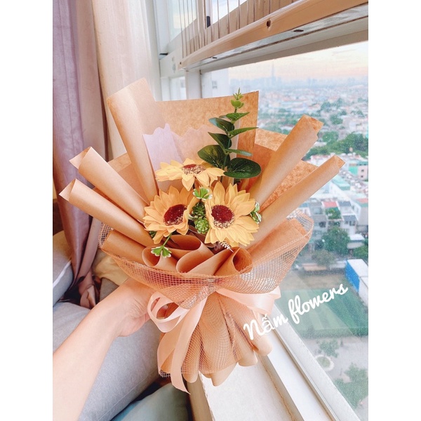 Bó hướng dương 3 bông kèm lá táo