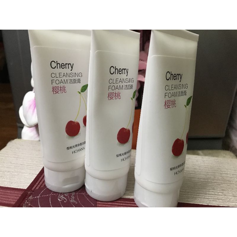 Sữa rửa mặt chiết xuất quả cherry làm trắng da, lấy sạch bụi bẩn, bã nhờn giúp da mịn màng