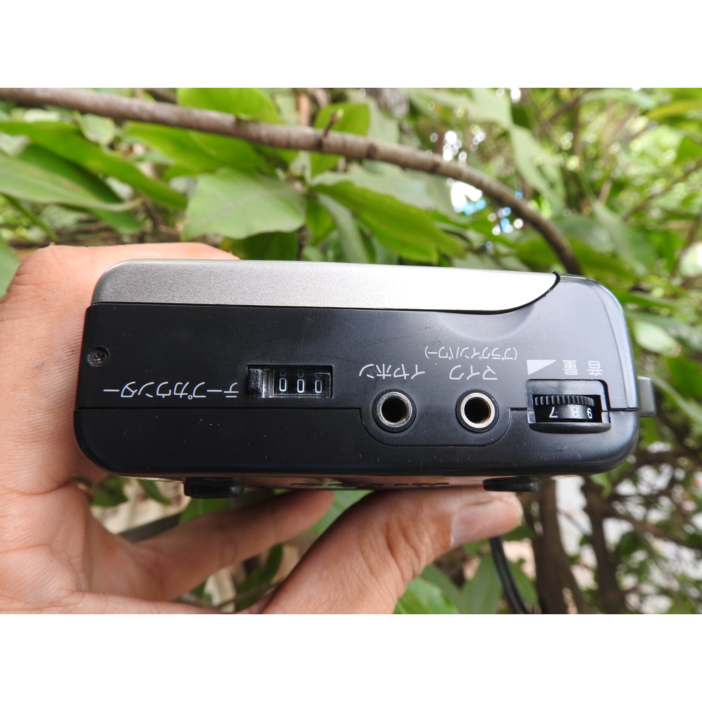 Máy nghe nhạc Cassette Sony TCM-47 loa ngoài loại loa lớn máy có khá đẹp màu vàng hồng