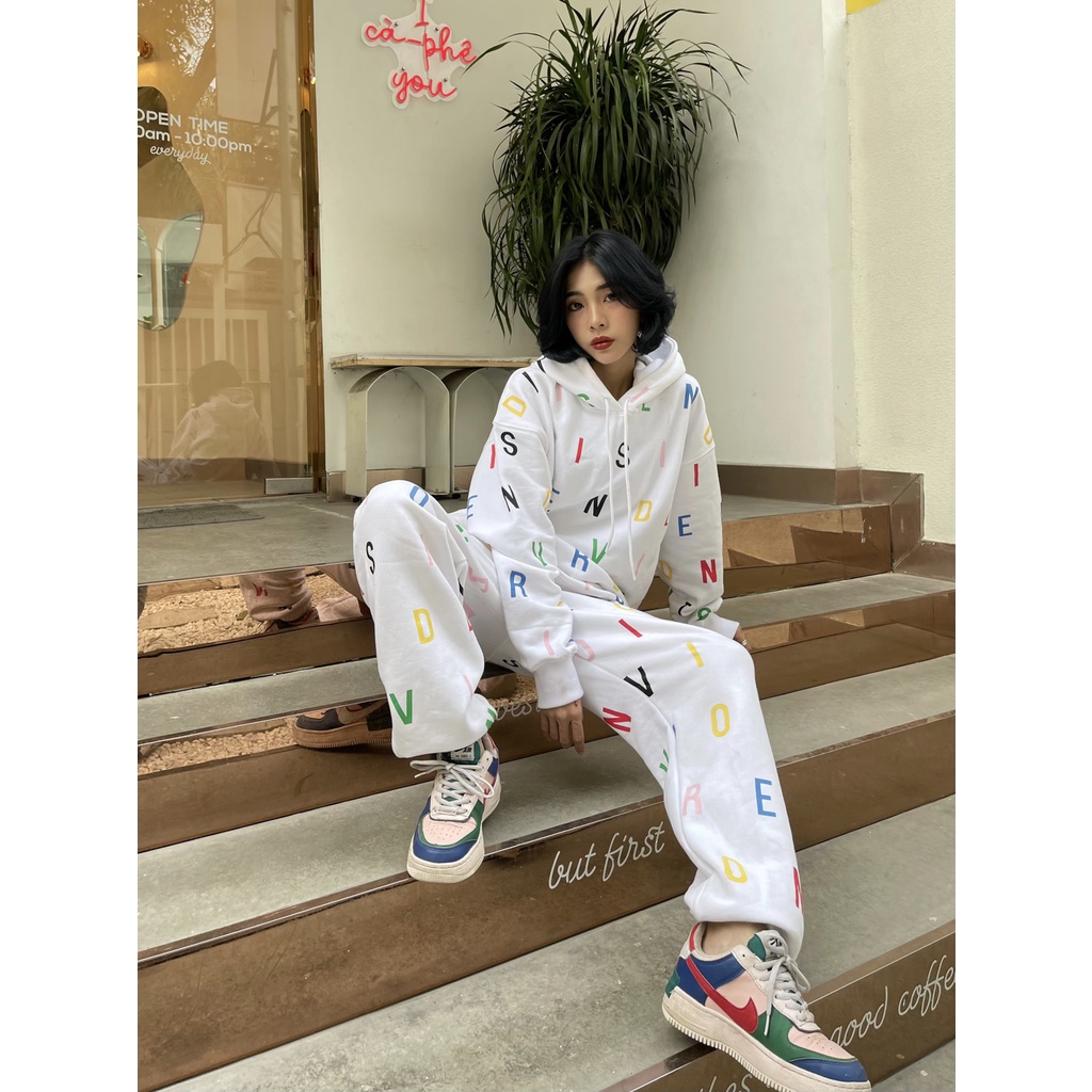 Áo hoodie chữ overprinted trắng | BigBuy360 - bigbuy360.vn