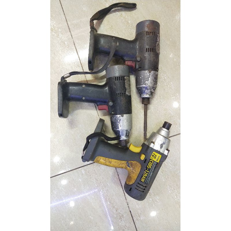 Máy bắn vít nhật bãi cũ như hình, thân máy vỏ pin!