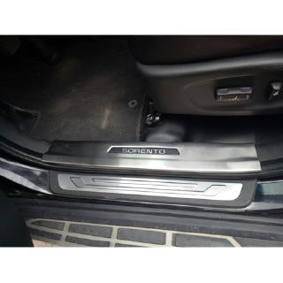 Ốp bậc cửa 4 miếng trong kia sorento 2014-2020