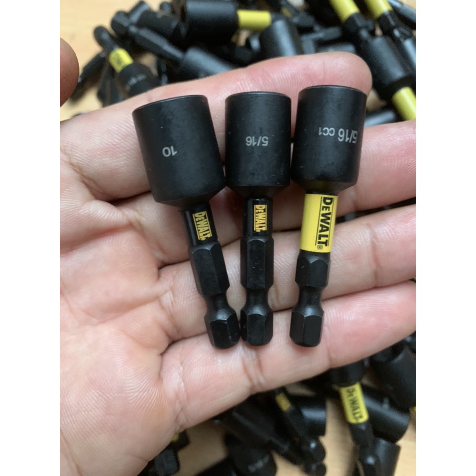 Đầu bắn tôn Dewalt đen dài 50mm hàng bãi nhật có nam châm