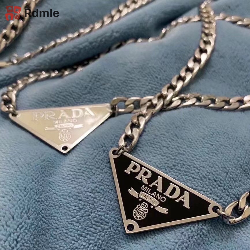 Prada Vòng cổ Mặt Tam Giác Bằng Thép Không Gỉ