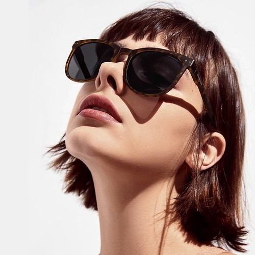 Kính mát gọng nhựa có thể gấp lại tiện lợi