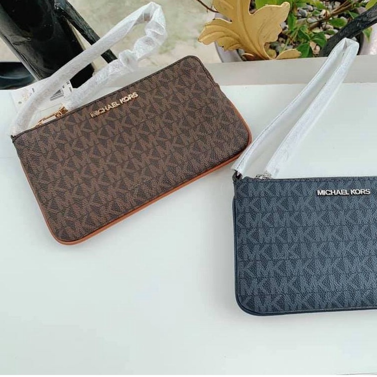 Ví Cầm Tay Michael Kors Jet Set Travel Large Logo