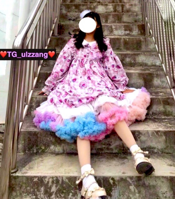 Tùng váy LOLITA rainbow phồng xoè cosplayer
