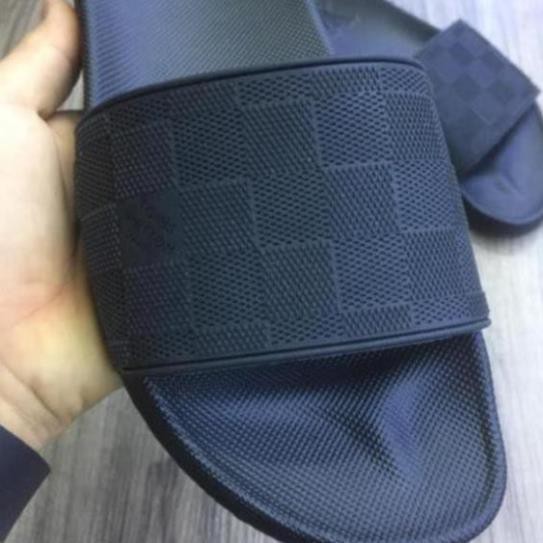 Dép lê LV cao su vân caro cực sang